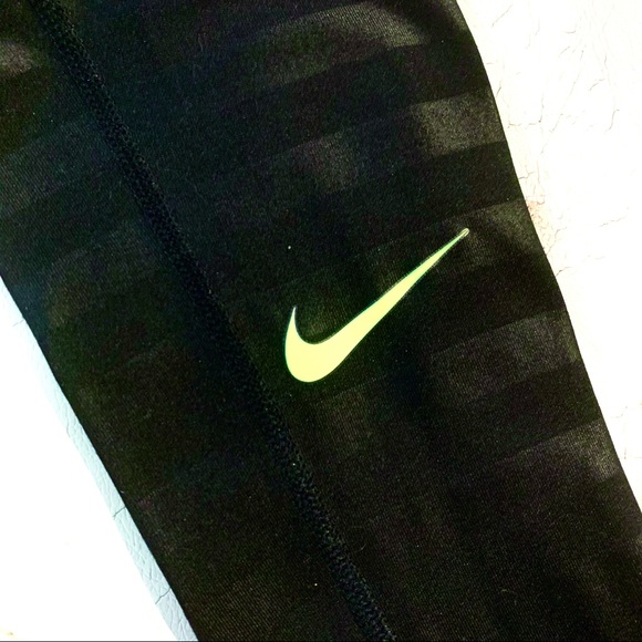 NIKE PRO EMBOSSED HYPERWARM SET - Picture 5 of 7